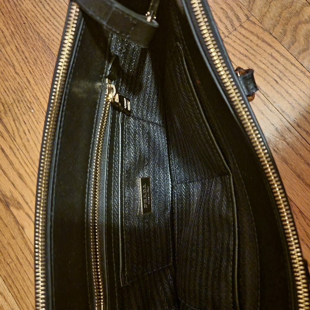 Prada for sell - Picture 7 of 8